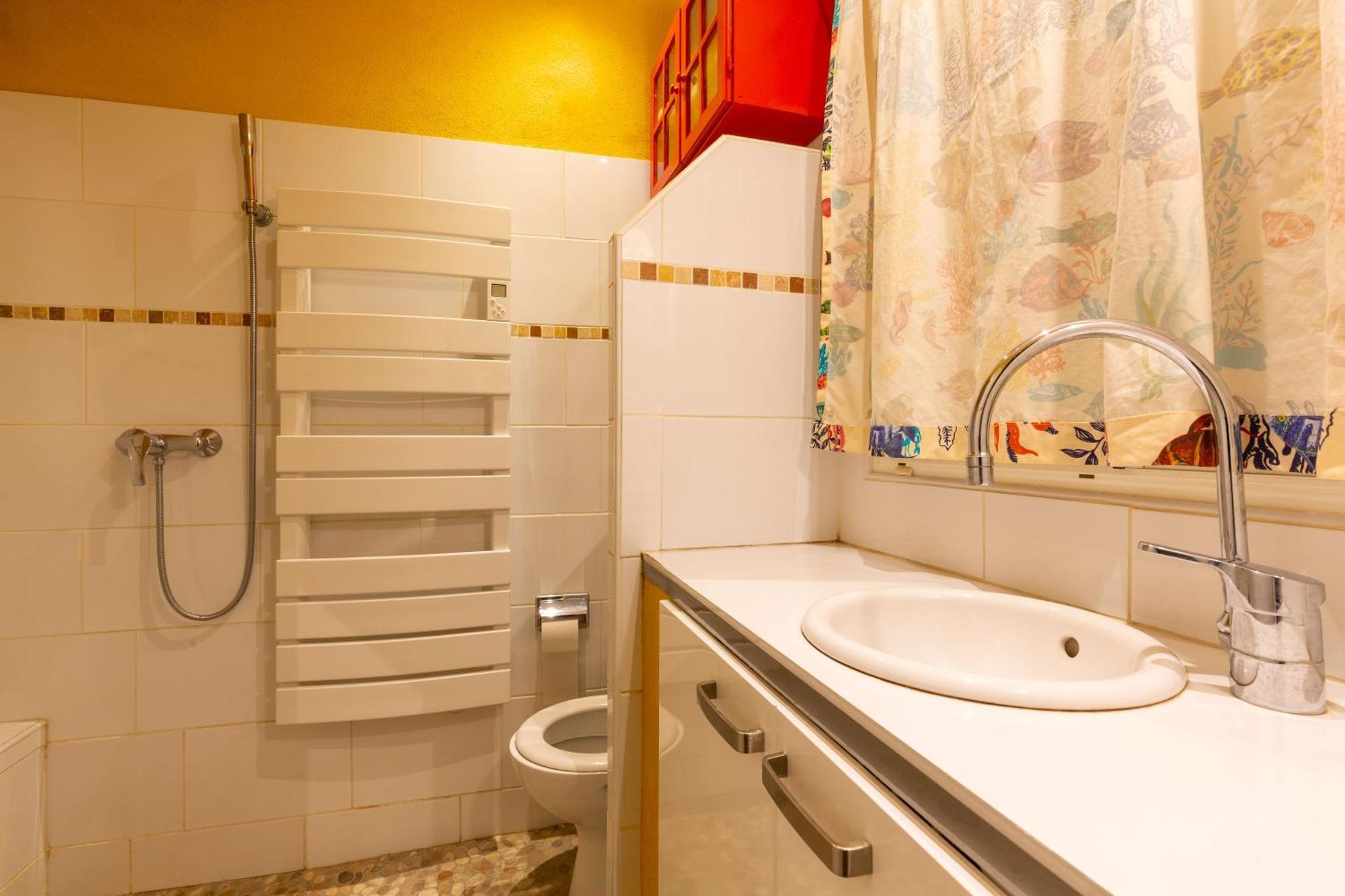 Dorm Hostel Camp Backpackers Marseille Extérieur photo