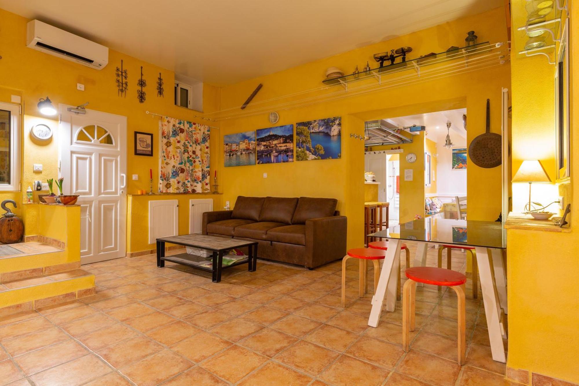 Dorm Hostel Camp Backpackers Marseille Extérieur photo